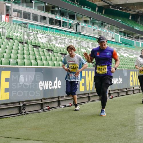 13.09.2026 - 21. swb-Marathon Bremen Michael Burmester http://msf.ph/oto/10451041 13.09.2026 10:31:18 Laufen im Stadion 10141, 10146, 10174, 10193, 10222, 10227, 10233, 10255, 10281, 10284, 10304, 10339, 10359, 10392, 10443, 10448, 10452, 10471, 10478, 10479, 10503, 10515, 10529, 10540, 10543, 10555, 10577, 10579, 10588, 10589, 10608, 10610, 10626, 10631, 10641, 10646, 10652, 10684, 10685, 10703, 10704, 10708, 10714, 10725, 10757, 10764, 10765, 10780, 10808, 10821, 10822, 10837, 10838, 10862, 10863, 10884, 10886, 10887, 10906, 10984, 11002, 11038, 11350, 11379 meine-sportfotos.de