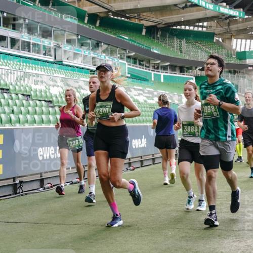 13.09.2026 - 21. swb-Marathon Bremen Michael Burmester http://msf.ph/oto/10451075 13.09.2026 13:09:34 Laufen im Stadion 164, 383, 391, 448, 532, 549, 551, 563, 625, 813, 869, 884, 898, 1025, 1072, 1124, 1150, 1180, 1289, 1398, 1559, 1688, 1855, 1867, 1880, 1899, 2041, 2208, 2229, 2232, 2243, 2268, 2380, 2413, 2429, 2441, 2467, 2471, 2525, 2530, 2553, 2573, 2594, 2635, 2692, 2714, 2717, 2727, 2785, 2823, 2841, 2897, 2920, 2930, 2931, 2941, 3032, 3063, 3086, 3291, 3316, 3327, 3333, 3398, 3437, 3707, 3769, 109 meine-sportfotos.de