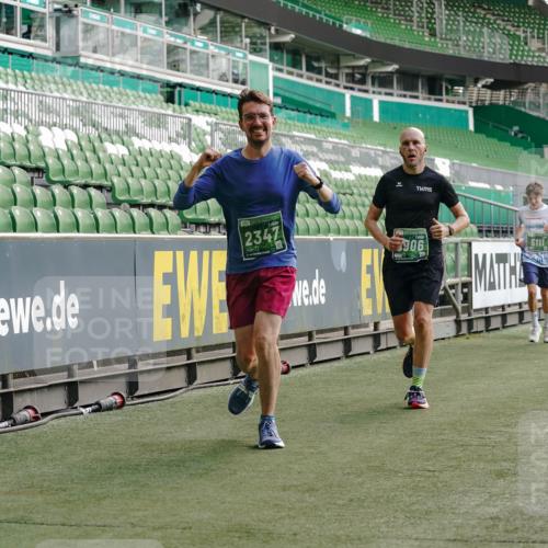 13.09.2026 - 21. swb-Marathon Bremen Michael Burmester http://msf.ph/oto/10451194 13.09.2026 12:49:36 Laufen im Stadion 382, 469, 524, 572, 663, 670, 779, 826, 899, 1349, 1513, 1517, 1605, 1723, 1748, 1872, 1925, 2052, 2130, 2287, 2288, 2291, 2347, 2360, 2605, 2750, 2844, 2909, 3043, 3110, 3127, 3197, 3276, 3330, 3625, 3647, 3973, 4033, 4082, 4247, 4384, 4732, 4743, 4852, 4898, 4990, 5111, 5377, 5383, 5424, 5517, 5570, 5585, 5594, 5636, 5648, 6267, 6652, 6692, 6842, 6906, 6951, 7064, 7109, 7115, 7121, 7636, 7876, 8877, 8973, 8981, 9035, 9429 meine-sportfotos.de