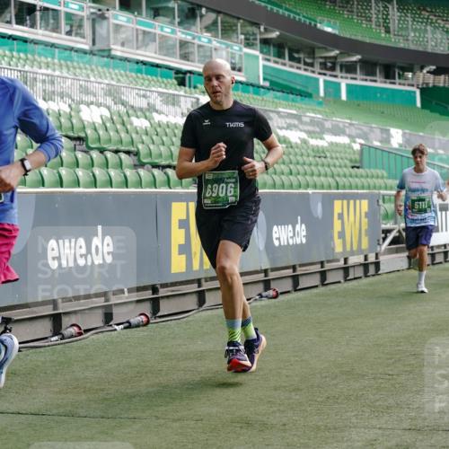 13.09.2026 - 21. swb-Marathon Bremen Michael Burmester http://msf.ph/oto/10451230 13.09.2026 12:49:37 Laufen im Stadion 382, 469, 524, 572, 663, 670, 779, 826, 899, 1349, 1513, 1517, 1605, 1723, 1748, 1872, 1925, 2052, 2130, 2287, 2288, 2291, 2347, 2360, 2605, 2750, 2844, 2909, 3043, 3110, 3127, 3197, 3276, 3330, 3625, 3647, 3973, 4033, 4082, 4247, 4384, 4732, 4743, 4852, 4898, 4990, 5111, 5314, 5377, 5383, 5424, 5517, 5570, 5585, 5594, 5636, 5648, 6267, 6652, 6692, 6842, 6906, 6951, 7064, 7109, 7115, 7121, 7636, 7876, 8877, 8973, 8981, 9035, 9429 meine-sportfotos.de