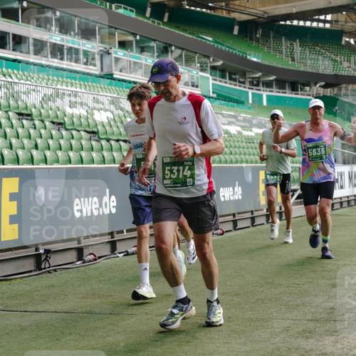 13.09.2026 - 21. swb-Marathon Bremen Michael Burmester http://msf.ph/oto/10451279 13.09.2026 12:49:40 Laufen im Stadion 382, 469, 524, 572, 663, 670, 779, 826, 899, 1349, 1513, 1517, 1605, 1723, 1748, 1925, 2052, 2130, 2287, 2288, 2291, 2347, 2360, 2605, 2750, 2844, 2909, 3043, 3110, 3127, 3197, 3276, 3330, 3625, 3647, 3973, 4033, 4082, 4247, 4384, 4732, 4743, 4852, 4898, 4990, 5111, 5314, 5377, 5383, 5424, 5517, 5570, 5585, 5594, 5620, 5636, 5648, 6267, 6652, 6668, 6692, 6842, 6901, 6906, 6951, 7064, 7109, 7115, 7121, 7636, 7876, 8877, 8973, 9035, 9429 meine-sportfotos.de