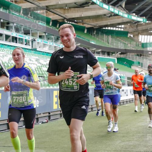 13.09.2026 - 21. swb-Marathon Bremen Michael Burmester http://msf.ph/oto/10451333 13.09.2026 13:09:40 Laufen im Stadion 164, 383, 391, 448, 532, 549, 563, 625, 813, 869, 884, 898, 1025, 1072, 1124, 1150, 1180, 1289, 1398, 1559, 1855, 1867, 1880, 1899, 2041, 2202, 2208, 2229, 2232, 2243, 2268, 2339, 2380, 2413, 2429, 2441, 2467, 2471, 2525, 2530, 2553, 2573, 2594, 2635, 2682, 2692, 2714, 2717, 2727, 2785, 2823, 2841, 2897, 2920, 2930, 2931, 2941, 3032, 3063, 3086, 3089, 3122, 3291, 3316, 3327, 3333, 3398, 3410, 3437, 3707, 3769, 109 meine-sportfotos.de