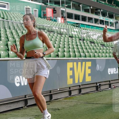 13.09.2026 - 21. swb-Marathon Bremen Michael Burmester http://msf.ph/oto/10451354 13.09.2026 12:49:42 Laufen im Stadion 469, 524, 572, 663, 670, 779, 826, 899, 1349, 1513, 1517, 1605, 1723, 1748, 1925, 2052, 2130, 2287, 2288, 2291, 2347, 2360, 2605, 2750, 2844, 2909, 3043, 3110, 3127, 3197, 3276, 3330, 3625, 3647, 3973, 4033, 4082, 4247, 4384, 4732, 4743, 4852, 4898, 4990, 5111, 5314, 5377, 5383, 5424, 5517, 5570, 5585, 5594, 5620, 5636, 5648, 6267, 6652, 6668, 6692, 6842, 6901, 6906, 6951, 7064, 7109, 7115, 7121, 7636, 7876, 8877, 8973, 9035, 9429 meine-sportfotos.de