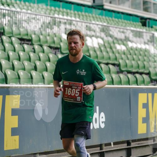 13.09.2026 - 21. swb-Marathon Bremen Michael Burmester http://msf.ph/oto/10451423 13.09.2026 12:49:47 Laufen im Stadion 469, 524, 572, 663, 670, 779, 826, 899, 1349, 1513, 1517, 1605, 1723, 1748, 1998, 2052, 2130, 2287, 2288, 2291, 2347, 2360, 2605, 2750, 2909, 3043, 3110, 3197, 3276, 3330, 3625, 3647, 3973, 4033, 4082, 4247, 4384, 4732, 4743, 4852, 4898, 4990, 5111, 5314, 5377, 5383, 5424, 5517, 5570, 5585, 5594, 5620, 5636, 5648, 6267, 6652, 6668, 6692, 6842, 6901, 6906, 6951, 7064, 7109, 7115, 7121, 7636, 7876, 8877, 9035, 9429 meine-sportfotos.de