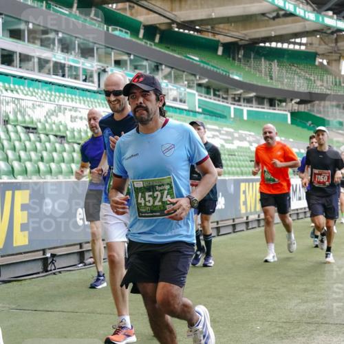 13.09.2026 - 21. swb-Marathon Bremen Michael Burmester http://msf.ph/oto/10451463 13.09.2026 13:09:43 Laufen im Stadion 164, 383, 391, 448, 532, 549, 563, 625, 813, 869, 898, 1025, 1072, 1124, 1150, 1180, 1289, 1398, 1559, 1855, 1867, 1880, 1894, 1899, 2041, 2202, 2208, 2229, 2232, 2243, 2268, 2284, 2339, 2380, 2413, 2429, 2441, 2467, 2471, 2525, 2530, 2553, 2573, 2594, 2635, 2682, 2692, 2714, 2717, 2727, 2785, 2823, 2841, 2897, 2920, 2930, 2931, 2932, 2941, 3032, 3063, 3086, 3089, 3122, 3291, 3316, 3327, 3333, 3398, 3410, 3437, 3707, 3769, 109 meine-sportfotos.de