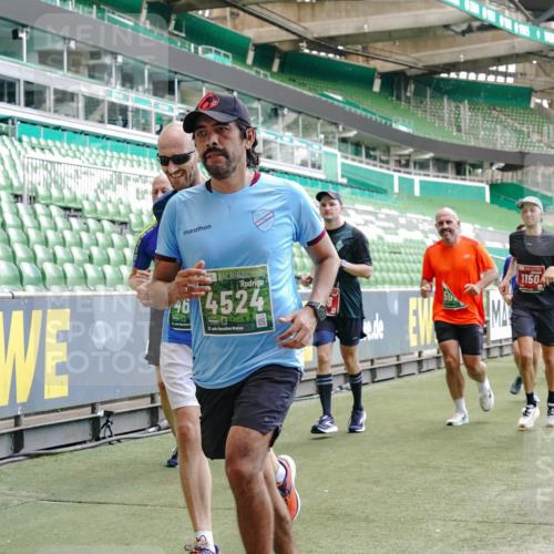 13.09.2026 - 21. swb-Marathon Bremen Michael Burmester http://msf.ph/oto/10451478 13.09.2026 13:09:43 Laufen im Stadion 164, 383, 391, 448, 532, 549, 563, 625, 813, 869, 898, 1025, 1072, 1124, 1150, 1180, 1289, 1398, 1559, 1855, 1867, 1880, 1894, 1899, 2041, 2202, 2208, 2229, 2232, 2243, 2268, 2284, 2339, 2380, 2413, 2429, 2441, 2467, 2471, 2525, 2530, 2553, 2573, 2594, 2635, 2682, 2692, 2714, 2717, 2727, 2785, 2823, 2841, 2897, 2920, 2930, 2931, 2932, 2941, 3032, 3063, 3086, 3089, 3122, 3291, 3316, 3327, 3333, 3398, 3410, 3437, 3707, 3769, 109 meine-sportfotos.de
