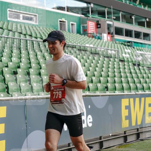 13.09.2026 - 21. swb-Marathon Bremen Michael Burmester http://msf.ph/oto/10451590 13.09.2026 12:50:07 Laufen im Stadion 335, 469, 524, 572, 663, 670, 779, 899, 1510, 1513, 1517, 1605, 1613, 1723, 1748, 1970, 1998, 2052, 2130, 2287, 2288, 2291, 2295, 2347, 2360, 2442, 2444, 2750, 2909, 3043, 3197, 3276, 3330, 3484, 3625, 3647, 3808, 3973, 4023, 4033, 4082, 4247, 4368, 4384, 4559, 4732, 4743, 4852, 4888, 4898, 4990, 5066, 5111, 5155, 5314, 5377, 5383, 5424, 5517, 5532, 5570, 5585, 5594, 5620, 5627, 5636, 5648, 6267, 6471, 6652, 6668, 6692, 6842, 6901, 6906, 7109, 7115, 7121, 7876, 9035 meine-sportfotos.de