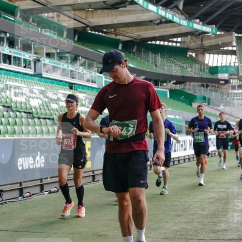 13.09.2026 - 21. swb-Marathon Bremen Michael Burmester http://msf.ph/oto/10451791 13.09.2026 12:50:16 Laufen im Stadion 335, 469, 524, 572, 663, 670, 771, 779, 899, 1510, 1513, 1517, 1605, 1613, 1723, 1748, 1970, 1998, 2052, 2130, 2287, 2288, 2291, 2295, 2347, 2360, 2442, 2444, 2750, 2909, 3043, 3197, 3276, 3330, 3484, 3625, 3647, 3808, 3959, 3973, 4023, 4033, 4082, 4247, 4368, 4384, 4473, 4559, 4743, 4852, 4888, 4898, 4990, 5066, 5111, 5155, 5314, 5377, 5383, 5424, 5517, 5532, 5570, 5585, 5594, 5620, 5627, 5636, 5648, 5696, 6267, 6471, 6652, 6668, 6692, 6842, 6901, 6906, 7109, 7115, 7121 meine-sportfotos.de