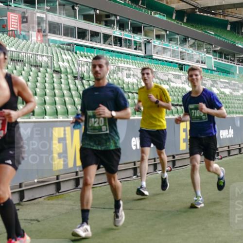 13.09.2026 - 21. swb-Marathon Bremen Michael Burmester http://msf.ph/oto/10451840 13.09.2026 12:50:18 Laufen im Stadion 335, 469, 524, 572, 663, 670, 771, 779, 899, 1510, 1513, 1517, 1605, 1613, 1723, 1748, 1970, 1998, 2052, 2130, 2287, 2288, 2291, 2295, 2347, 2360, 2442, 2444, 2750, 2909, 3043, 3197, 3330, 3484, 3625, 3647, 3808, 3959, 3973, 4023, 4033, 4247, 4368, 4384, 4473, 4559, 4743, 4852, 4888, 4898, 4990, 5066, 5111, 5155, 5314, 5377, 5383, 5517, 5532, 5570, 5585, 5594, 5620, 5627, 5636, 5648, 5696, 6267, 6471, 6652, 6668, 6692, 6842, 6901, 6906, 7109, 7115, 7121 meine-sportfotos.de