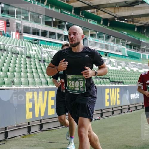 13.09.2026 - 21. swb-Marathon Bremen Michael Burmester http://msf.ph/oto/10451953 13.09.2026 12:50:22 Laufen im Stadion 335, 469, 524, 663, 670, 771, 779, 899, 1510, 1513, 1517, 1605, 1613, 1723, 1748, 1970, 1998, 2052, 2130, 2287, 2288, 2291, 2295, 2347, 2360, 2442, 2444, 2750, 2909, 3043, 3197, 3330, 3484, 3625, 3647, 3808, 3959, 3973, 4023, 4033, 4247, 4368, 4384, 4473, 4559, 4743, 4852, 4888, 4898, 4990, 5066, 5111, 5155, 5314, 5377, 5383, 5517, 5532, 5570, 5585, 5594, 5620, 5627, 5636, 5648, 5696, 6267, 6471, 6652, 6668, 6692, 6842, 6901, 6906, 7109, 7115, 7121, 8033 meine-sportfotos.de