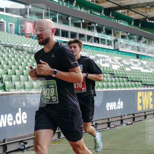13.09.2026 - 21. swb-Marathon Bremen Michael Burmester http://msf.ph/oto/10451985 13.09.2026 12:50:23 Laufen im Stadion 335, 469, 524, 663, 670, 771, 779, 899, 1510, 1513, 1517, 1605, 1613, 1723, 1748, 1970, 1998, 2052, 2130, 2287, 2288, 2291, 2295, 2347, 2360, 2442, 2444, 2750, 2909, 3043, 3197, 3330, 3484, 3625, 3647, 3808, 3959, 3973, 4023, 4033, 4247, 4368, 4384, 4473, 4559, 4743, 4852, 4888, 4898, 4990, 5066, 5111, 5155, 5314, 5377, 5383, 5532, 5570, 5585, 5594, 5620, 5627, 5636, 5648, 5696, 6267, 6471, 6652, 6668, 6692, 6842, 6901, 6906, 7109, 7115, 7121, 8033 meine-sportfotos.de