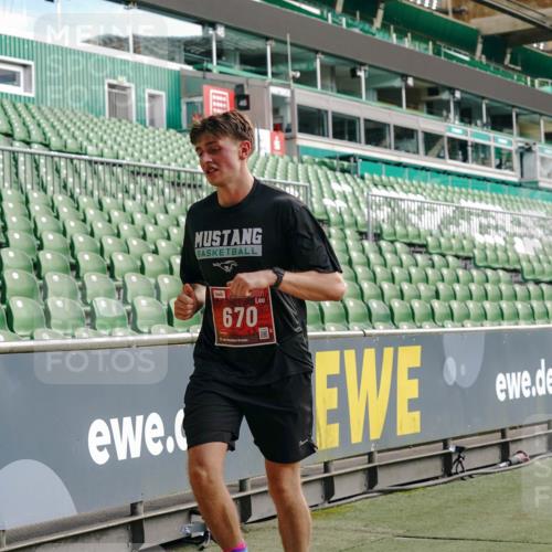 13.09.2026 - 21. swb-Marathon Bremen Michael Burmester http://msf.ph/oto/10451993 13.09.2026 12:50:23 Laufen im Stadion 335, 469, 524, 663, 670, 771, 779, 899, 1510, 1513, 1517, 1605, 1613, 1723, 1748, 1970, 1998, 2052, 2130, 2287, 2288, 2291, 2295, 2347, 2360, 2442, 2444, 2750, 2909, 3043, 3197, 3330, 3484, 3625, 3647, 3808, 3959, 3973, 4023, 4033, 4247, 4368, 4384, 4473, 4559, 4743, 4852, 4888, 4898, 4990, 5066, 5111, 5155, 5314, 5377, 5383, 5532, 5570, 5585, 5594, 5620, 5627, 5636, 5648, 5696, 6267, 6471, 6652, 6668, 6692, 6842, 6901, 6906, 7109, 7115, 7121, 8033 meine-sportfotos.de