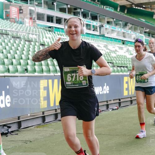 13.09.2026 - 21. swb-Marathon Bremen Michael Burmester http://msf.ph/oto/10451996 13.09.2026 13:09:53 Laufen im Stadion 164, 383, 391, 448, 532, 549, 563, 625, 813, 869, 898, 1025, 1072, 1124, 1150, 1180, 1398, 1559, 1738, 1855, 1867, 1880, 1894, 1967, 2202, 2208, 2232, 2243, 2268, 2284, 2339, 2342, 2380, 2413, 2429, 2441, 2467, 2471, 2525, 2530, 2553, 2573, 2594, 2654, 2682, 2692, 2714, 2717, 2785, 2819, 2823, 2841, 2897, 2920, 2930, 2931, 2932, 2941, 3032, 3063, 3086, 3089, 3122, 3208, 3291, 3316, 3327, 3333, 3370, 3398, 3410, 3437, 3707, 3769, 109 meine-sportfotos.de