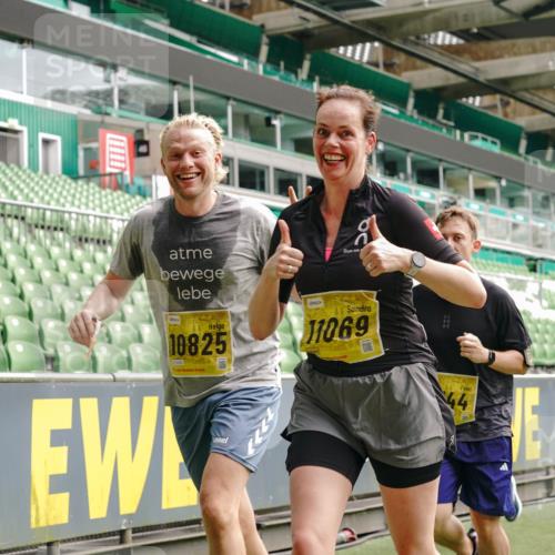13.09.2026 - 21. swb-Marathon Bremen Michael Burmester http://msf.ph/oto/10452149 13.09.2026 10:31:37 Laufen im Stadion 10141, 10146, 10174, 10222, 10227, 10246, 10255, 10256, 10281, 10284, 10304, 10339, 10359, 10365, 10410, 10443, 10448, 10471, 10478, 10479, 10503, 10515, 10517, 10518, 10529, 10540, 10543, 10555, 10577, 10579, 10588, 10589, 10608, 10610, 10626, 10631, 10641, 10646, 10684, 10685, 10690, 10703, 10704, 10707, 10708, 10714, 10725, 10757, 10765, 10780, 10821, 10822, 10837, 10838, 10862, 10863, 10884, 10886, 10984, 11038, 11350, 11379 meine-sportfotos.de