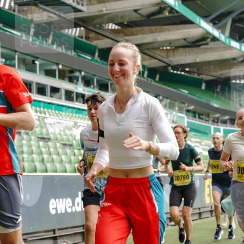 13.09.2026 - 21. swb-Marathon Bremen Michael Burmester http://msf.ph/oto/10452372 13.09.2026 10:31:41 Laufen im Stadion 10141, 10146, 10174, 10222, 10227, 10243, 10246, 10255, 10256, 10281, 10284, 10304, 10322, 10339, 10359, 10365, 10410, 10443, 10448, 10471, 10478, 10479, 10503, 10515, 10517, 10518, 10529, 10540, 10543, 10555, 10565, 10577, 10579, 10588, 10589, 10608, 10610, 10626, 10631, 10641, 10646, 10684, 10685, 10690, 10703, 10704, 10707, 10708, 10714, 10721, 10725, 10757, 10765, 10780, 10821, 10822, 10837, 10838, 10862, 10863, 10884, 10886, 10984, 11038, 11350, 11379 meine-sportfotos.de