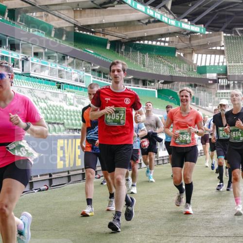 13.09.2026 - 21. swb-Marathon Bremen Michael Burmester http://msf.ph/oto/10452439 13.09.2026 13:10:03 Laufen im Stadion 164, 373, 383, 391, 448, 532, 549, 563, 581, 625, 813, 869, 898, 1025, 1072, 1150, 1180, 1398, 1738, 1855, 1867, 1880, 1894, 1967, 2202, 2208, 2232, 2243, 2268, 2284, 2333, 2339, 2342, 2380, 2413, 2429, 2432, 2441, 2467, 2471, 2525, 2530, 2553, 2573, 2594, 2654, 2682, 2692, 2714, 2717, 2784, 2785, 2819, 2823, 2841, 2920, 2931, 2932, 2941, 3032, 3063, 3086, 3089, 3122, 3174, 3207, 3208, 3291, 3316, 3327, 3333, 3370, 3398, 3410, 3437, 3470, 3707, 3769, 109 meine-sportfotos.de