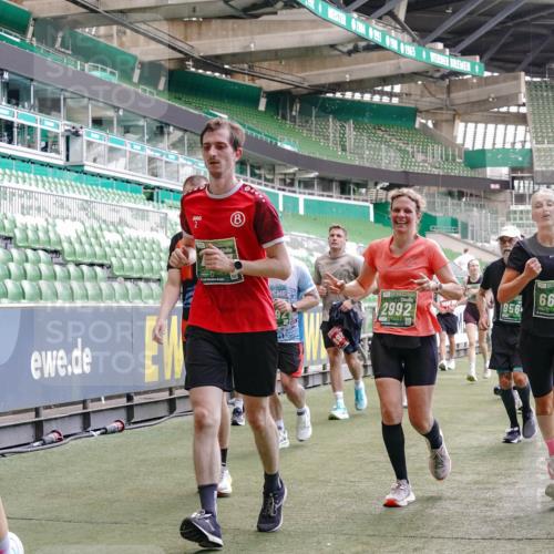 13.09.2026 - 21. swb-Marathon Bremen Michael Burmester http://msf.ph/oto/10452476 13.09.2026 13:10:03 Laufen im Stadion 164, 373, 383, 391, 448, 532, 549, 563, 581, 625, 813, 869, 898, 1025, 1072, 1150, 1180, 1398, 1738, 1855, 1867, 1880, 1894, 1967, 2202, 2208, 2232, 2243, 2268, 2284, 2333, 2339, 2342, 2380, 2413, 2429, 2432, 2441, 2467, 2471, 2525, 2530, 2553, 2573, 2594, 2654, 2682, 2692, 2714, 2717, 2784, 2785, 2819, 2823, 2841, 2920, 2931, 2932, 2941, 3032, 3063, 3086, 3089, 3122, 3174, 3207, 3208, 3291, 3316, 3327, 3333, 3370, 3398, 3410, 3437, 3470, 3707, 3769, 109 meine-sportfotos.de