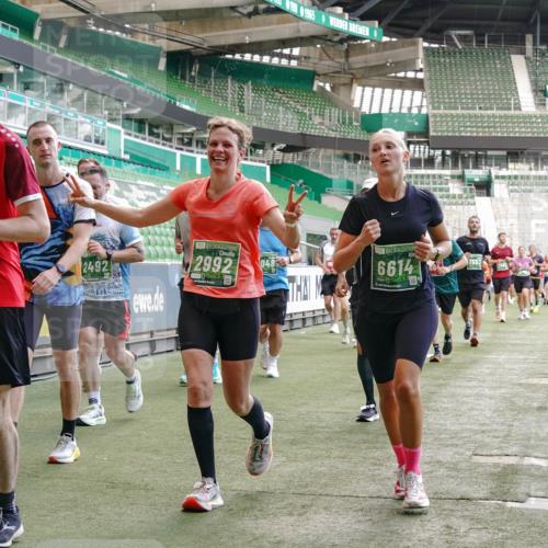 13.09.2026 - 21. swb-Marathon Bremen Michael Burmester http://msf.ph/oto/10452488 13.09.2026 13:10:04 Laufen im Stadion 164, 373, 383, 391, 448, 532, 549, 563, 581, 625, 813, 869, 898, 1025, 1072, 1150, 1180, 1398, 1738, 1855, 1867, 1880, 1894, 1967, 2202, 2208, 2232, 2243, 2268, 2284, 2333, 2339, 2342, 2380, 2413, 2429, 2432, 2441, 2471, 2525, 2530, 2553, 2573, 2594, 2654, 2682, 2692, 2714, 2717, 2784, 2785, 2819, 2823, 2841, 2920, 2931, 2932, 2941, 3026, 3032, 3063, 3086, 3089, 3122, 3174, 3207, 3208, 3291, 3316, 3327, 3333, 3370, 3398, 3410, 3437, 3470, 3707, 3769, 109 meine-sportfotos.de