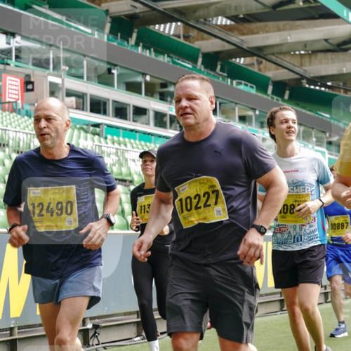 13.09.2026 - 21. swb-Marathon Bremen Michael Burmester http://msf.ph/oto/10452528 13.09.2026 10:31:44 Laufen im Stadion 10141, 10146, 10174, 10222, 10226, 10227, 10243, 10246, 10255, 10256, 10281, 10284, 10304, 10322, 10339, 10359, 10365, 10410, 10443, 10448, 10471, 10478, 10479, 10503, 10515, 10517, 10518, 10529, 10540, 10543, 10555, 10565, 10577, 10579, 10588, 10589, 10608, 10610, 10626, 10631, 10646, 10670, 10684, 10685, 10690, 10703, 10704, 10707, 10708, 10714, 10721, 10725, 10757, 10765, 10821, 10822, 10838, 10862, 10863, 10884, 10886, 10984, 11038, 11350, 11379 meine-sportfotos.de