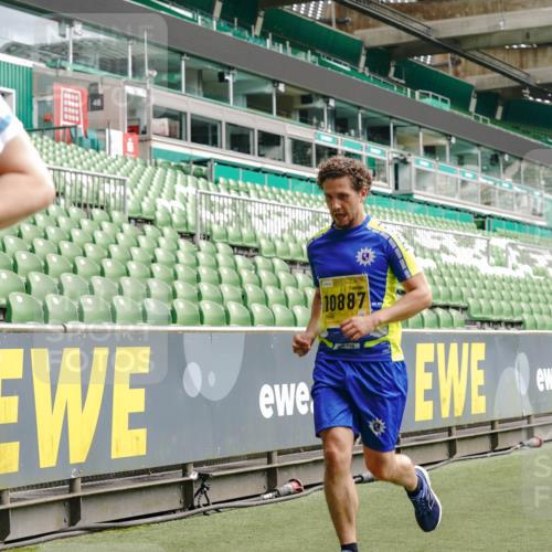 13.09.2026 - 21. swb-Marathon Bremen Michael Burmester http://msf.ph/oto/10452591 13.09.2026 10:31:45 Laufen im Stadion 10141, 10146, 10174, 10222, 10226, 10227, 10243, 10246, 10255, 10256, 10281, 10284, 10304, 10322, 10339, 10359, 10365, 10410, 10443, 10448, 10471, 10478, 10479, 10503, 10515, 10517, 10518, 10529, 10540, 10543, 10555, 10565, 10577, 10579, 10588, 10589, 10608, 10610, 10626, 10631, 10646, 10670, 10684, 10685, 10690, 10703, 10704, 10707, 10708, 10714, 10721, 10725, 10757, 10765, 10821, 10822, 10838, 10862, 10863, 10884, 10886, 11038, 11350, 11379 meine-sportfotos.de