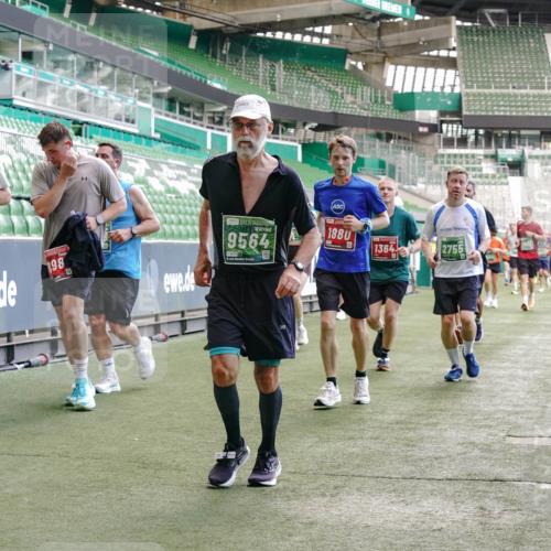 13.09.2026 - 21. swb-Marathon Bremen Michael Burmester http://msf.ph/oto/10452646 13.09.2026 13:10:05 Laufen im Stadion 164, 373, 383, 391, 448, 532, 549, 563, 581, 625, 813, 869, 898, 1025, 1072, 1150, 1180, 1398, 1738, 1855, 1867, 1880, 1894, 1967, 2202, 2208, 2232, 2243, 2268, 2284, 2333, 2339, 2342, 2413, 2429, 2432, 2441, 2471, 2525, 2530, 2553, 2573, 2594, 2654, 2682, 2692, 2714, 2717, 2784, 2785, 2819, 2823, 2920, 2931, 2932, 2941, 3026, 3032, 3063, 3086, 3089, 3122, 3174, 3207, 3208, 3291, 3316, 3327, 3333, 3370, 3398, 3410, 3437, 3470, 3707, 3769, 109 meine-sportfotos.de