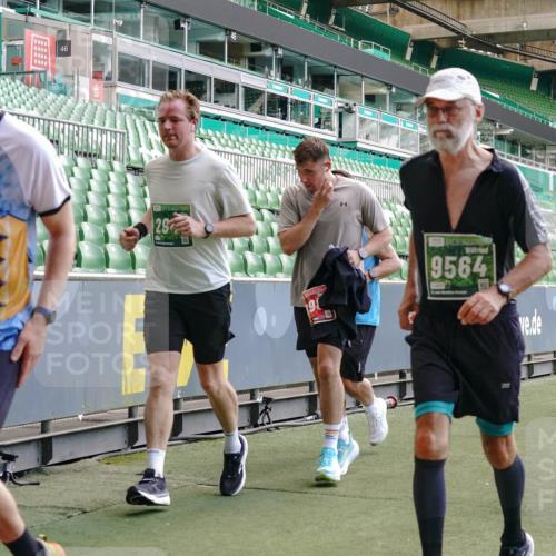 13.09.2026 - 21. swb-Marathon Bremen Michael Burmester http://msf.ph/oto/10452670 13.09.2026 13:10:06 Laufen im Stadion 164, 373, 383, 391, 448, 532, 549, 563, 581, 625, 813, 869, 898, 1025, 1072, 1150, 1180, 1398, 1738, 1855, 1867, 1880, 1894, 1967, 2202, 2208, 2232, 2243, 2268, 2284, 2333, 2339, 2342, 2413, 2429, 2432, 2441, 2471, 2525, 2530, 2553, 2573, 2594, 2654, 2682, 2692, 2714, 2717, 2784, 2785, 2819, 2823, 2920, 2931, 2932, 2941, 3026, 3032, 3063, 3086, 3089, 3122, 3174, 3207, 3208, 3291, 3316, 3327, 3333, 3370, 3398, 3410, 3437, 3470, 3707, 3769, 109 meine-sportfotos.de