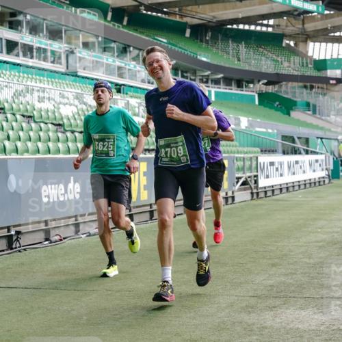 13.09.2026 - 21. swb-Marathon Bremen Michael Burmester http://msf.ph/oto/10452832 13.09.2026 12:51:03 Laufen im Stadion 335, 469, 663, 670, 734, 771, 779, 1043, 1125, 1146, 1162, 1455, 1510, 1513, 1517, 1605, 1613, 1970, 1998, 2052, 2130, 2288, 2291, 2295, 2347, 2360, 2442, 2444, 2447, 2759, 3440, 3484, 3625, 3647, 3703, 3808, 3959, 4023, 4165, 4368, 4384, 4429, 4473, 4559, 4571, 4582, 4727, 4781, 4782, 4888, 4895, 5066, 5079, 5111, 5155, 5168, 5314, 5377, 5379, 5383, 5521, 5532, 5585, 5620, 5627, 5636, 5696, 6267, 6274, 6471, 6652, 6668, 6901, 6906, 7109, 7115, 7121, 8033, 8798 meine-sportfotos.de