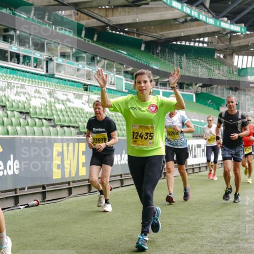 13.09.2026 - 21. swb-Marathon Bremen Michael Burmester http://msf.ph/oto/10452885 13.09.2026 10:31:51 Laufen im Stadion 10141, 10146, 10174, 10222, 10226, 10227, 10243, 10246, 10249, 10255, 10256, 10281, 10284, 10304, 10322, 10339, 10359, 10365, 10410, 10443, 10448, 10471, 10478, 10479, 10486, 10503, 10517, 10518, 10529, 10540, 10543, 10555, 10565, 10577, 10579, 10589, 10608, 10610, 10626, 10631, 10646, 10670, 10684, 10685, 10690, 10703, 10704, 10707, 10708, 10714, 10721, 10725, 10757, 10765, 10771, 10821, 10822, 10838, 10863, 10884, 10886, 11038, 11350, 11379 meine-sportfotos.de