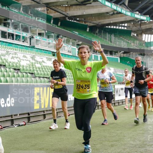 13.09.2026 - 21. swb-Marathon Bremen Michael Burmester http://msf.ph/oto/10452897 13.09.2026 10:31:51 Laufen im Stadion 10141, 10146, 10174, 10222, 10226, 10227, 10243, 10246, 10249, 10255, 10256, 10281, 10284, 10304, 10322, 10339, 10359, 10365, 10410, 10443, 10448, 10471, 10478, 10479, 10486, 10503, 10517, 10518, 10529, 10540, 10543, 10555, 10565, 10577, 10579, 10589, 10608, 10610, 10626, 10631, 10646, 10670, 10684, 10685, 10690, 10703, 10704, 10707, 10708, 10714, 10721, 10725, 10757, 10765, 10771, 10821, 10822, 10838, 10863, 10884, 10886, 11038, 11350, 11379 meine-sportfotos.de