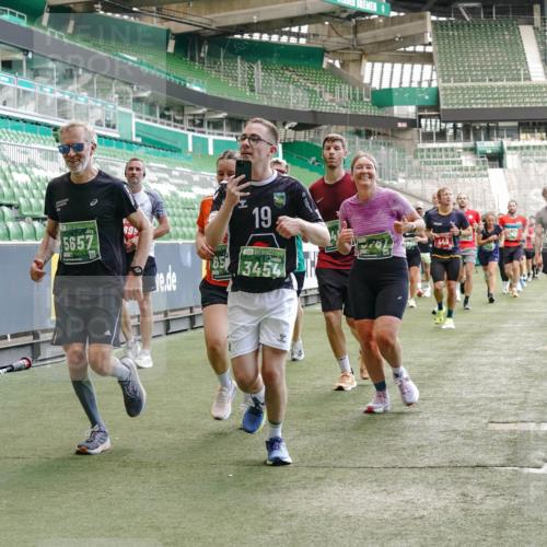 13.09.2026 - 21. swb-Marathon Bremen Michael Burmester http://msf.ph/oto/10452916 13.09.2026 13:10:13 Laufen im Stadion 164, 373, 383, 391, 448, 532, 549, 563, 581, 625, 813, 869, 898, 984, 1072, 1150, 1180, 1398, 1738, 1855, 1867, 1880, 1894, 1967, 2202, 2208, 2232, 2243, 2268, 2284, 2333, 2339, 2342, 2413, 2429, 2432, 2441, 2471, 2525, 2530, 2531, 2553, 2573, 2594, 2654, 2682, 2692, 2714, 2717, 2784, 2785, 2819, 2920, 2931, 2932, 2941, 3026, 3032, 3063, 3086, 3089, 3122, 3174, 3207, 3208, 3291, 3316, 3327, 3333, 3370, 3398, 3409, 3410, 3437, 3470, 3707, 3769, 109 meine-sportfotos.de