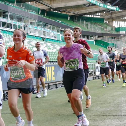 13.09.2026 - 21. swb-Marathon Bremen Michael Burmester http://msf.ph/oto/10452989 13.09.2026 13:10:15 Laufen im Stadion 164, 373, 383, 391, 448, 532, 549, 563, 581, 625, 813, 869, 898, 984, 1072, 1150, 1180, 1398, 1738, 1855, 1867, 1880, 1894, 1967, 2202, 2208, 2232, 2243, 2268, 2284, 2333, 2339, 2342, 2413, 2429, 2432, 2441, 2443, 2471, 2525, 2530, 2531, 2553, 2573, 2589, 2594, 2654, 2682, 2692, 2714, 2717, 2784, 2785, 2819, 2920, 2931, 2932, 2941, 3026, 3032, 3063, 3086, 3089, 3122, 3174, 3207, 3208, 3291, 3316, 3327, 3333, 3370, 3398, 3409, 3410, 3437, 3470, 3707, 3769, 109 meine-sportfotos.de