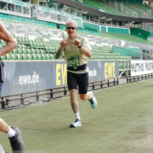 13.09.2026 - 21. swb-Marathon Bremen Michael Burmester http://msf.ph/oto/10453033 13.09.2026 12:51:16 Laufen im Stadion 235, 335, 469, 663, 670, 734, 771, 863, 1043, 1125, 1146, 1162, 1455, 1510, 1513, 1605, 1613, 1970, 1998, 2008, 2052, 2130, 2291, 2295, 2347, 2360, 2442, 2444, 2447, 2759, 2847, 3440, 3484, 3566, 3625, 3647, 3703, 3808, 3959, 4023, 4165, 4368, 4429, 4473, 4559, 4571, 4573, 4582, 4727, 4781, 4782, 4888, 4895, 5066, 5079, 5111, 5152, 5155, 5168, 5314, 5377, 5379, 5383, 5521, 5532, 5620, 5627, 5636, 5696, 6267, 6274, 6471, 6652, 6668, 6901, 6906, 7121, 8033, 8798 meine-sportfotos.de