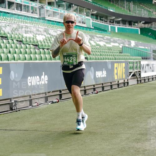 13.09.2026 - 21. swb-Marathon Bremen Michael Burmester http://msf.ph/oto/10453045 13.09.2026 12:51:16 Laufen im Stadion 235, 335, 469, 663, 670, 734, 771, 863, 1043, 1125, 1146, 1162, 1455, 1510, 1513, 1605, 1613, 1970, 1998, 2008, 2052, 2130, 2291, 2295, 2347, 2360, 2442, 2444, 2447, 2759, 2847, 3440, 3484, 3566, 3625, 3647, 3703, 3808, 3959, 4023, 4165, 4368, 4429, 4473, 4559, 4571, 4573, 4582, 4727, 4781, 4782, 4888, 4895, 5066, 5079, 5111, 5152, 5155, 5168, 5314, 5377, 5379, 5383, 5521, 5532, 5620, 5627, 5636, 5696, 6267, 6274, 6471, 6652, 6668, 6901, 6906, 7121, 8033, 8798 meine-sportfotos.de