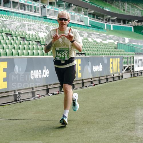 13.09.2026 - 21. swb-Marathon Bremen Michael Burmester http://msf.ph/oto/10453052 13.09.2026 12:51:16 Laufen im Stadion 235, 335, 469, 663, 670, 734, 771, 863, 1043, 1125, 1146, 1162, 1455, 1510, 1513, 1605, 1613, 1970, 1998, 2008, 2052, 2130, 2291, 2295, 2347, 2360, 2442, 2444, 2447, 2759, 2847, 3440, 3484, 3566, 3625, 3647, 3703, 3808, 3959, 4023, 4165, 4368, 4429, 4473, 4559, 4571, 4573, 4582, 4727, 4781, 4782, 4888, 4895, 5066, 5079, 5111, 5152, 5155, 5168, 5314, 5377, 5379, 5383, 5521, 5532, 5620, 5627, 5636, 5696, 6267, 6274, 6471, 6652, 6668, 6901, 6906, 7121, 8033, 8798 meine-sportfotos.de