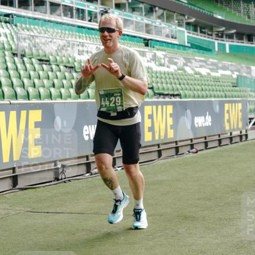 13.09.2026 - 21. swb-Marathon Bremen Michael Burmester http://msf.ph/oto/10453069 13.09.2026 12:51:16 Laufen im Stadion 235, 335, 469, 663, 670, 734, 771, 863, 1043, 1125, 1146, 1162, 1455, 1510, 1513, 1605, 1613, 1970, 1998, 2008, 2052, 2130, 2291, 2295, 2347, 2360, 2442, 2444, 2447, 2759, 2847, 3440, 3484, 3566, 3625, 3647, 3703, 3808, 3959, 4023, 4165, 4368, 4429, 4473, 4559, 4571, 4573, 4582, 4727, 4781, 4782, 4888, 4895, 5066, 5079, 5111, 5152, 5155, 5168, 5314, 5377, 5379, 5383, 5521, 5532, 5620, 5627, 5636, 5696, 6267, 6274, 6471, 6652, 6668, 6901, 6906, 7121, 8033, 8798 meine-sportfotos.de