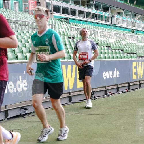 13.09.2026 - 21. swb-Marathon Bremen Michael Burmester http://msf.ph/oto/10453151 13.09.2026 13:10:17 Laufen im Stadion 164, 373, 383, 391, 448, 532, 549, 563, 581, 625, 813, 869, 898, 984, 1072, 1150, 1180, 1398, 1738, 1855, 1867, 1880, 1894, 1967, 2202, 2208, 2232, 2243, 2268, 2284, 2330, 2333, 2339, 2342, 2413, 2429, 2432, 2441, 2443, 2471, 2525, 2530, 2531, 2553, 2573, 2589, 2594, 2654, 2682, 2692, 2714, 2717, 2784, 2785, 2819, 2836, 2920, 2931, 2932, 2941, 3026, 3032, 3063, 3086, 3089, 3122, 3174, 3207, 3208, 3291, 3316, 3327, 3333, 3370, 3398, 3409, 3410, 3437, 3470, 3549, 3707, 3769, 109 meine-sportfotos.de