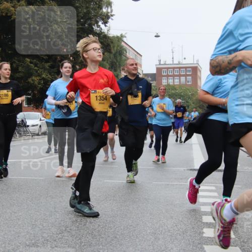 13.09.2026 - Kiel Lauf Markus Tischler http://msf.ph/oto/10453241 13.09.2026 09:54:26 Fleethörn 2186, 261, 1354, 10743 meine-sportfotos.de