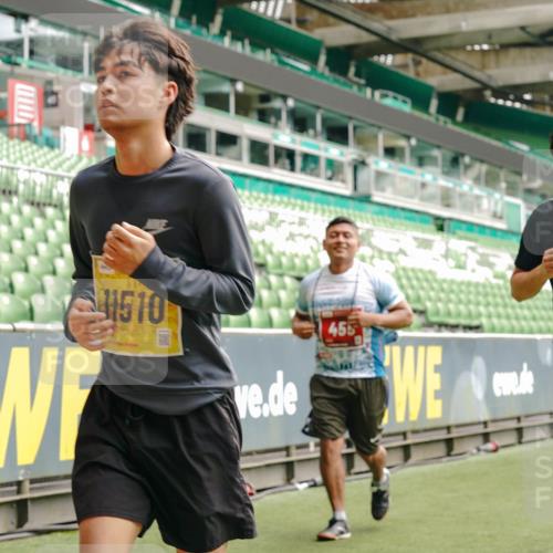 13.09.2026 - 21. swb-Marathon Bremen Michael Burmester http://msf.ph/oto/10453426 13.09.2026 10:32:02 Laufen im Stadion 10141, 10146, 10174, 10203, 10222, 10226, 10227, 10243, 10246, 10249, 10255, 10256, 10281, 10284, 10322, 10365, 10372, 10410, 10443, 10448, 10471, 10478, 10479, 10486, 10503, 10517, 10518, 10529, 10540, 10543, 10550, 10555, 10565, 10577, 10579, 10589, 10608, 10610, 10626, 10631, 10646, 10670, 10675, 10684, 10685, 10690, 10703, 10704, 10707, 10708, 10714, 10721, 10725, 10757, 10765, 10771, 10821, 10822, 10838, 10886, 11350, 11379 meine-sportfotos.de