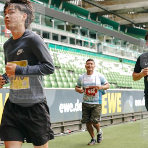 13.09.2026 - 21. swb-Marathon Bremen Michael Burmester http://msf.ph/oto/10453440 13.09.2026 10:32:02 Laufen im Stadion 10141, 10146, 10174, 10203, 10222, 10226, 10227, 10243, 10246, 10249, 10255, 10256, 10281, 10284, 10322, 10365, 10372, 10410, 10443, 10448, 10471, 10478, 10479, 10486, 10503, 10517, 10518, 10529, 10540, 10543, 10550, 10555, 10565, 10577, 10579, 10589, 10608, 10610, 10626, 10631, 10646, 10670, 10675, 10684, 10685, 10690, 10703, 10704, 10707, 10708, 10714, 10721, 10725, 10757, 10765, 10771, 10821, 10822, 10838, 10886, 11350, 11379 meine-sportfotos.de