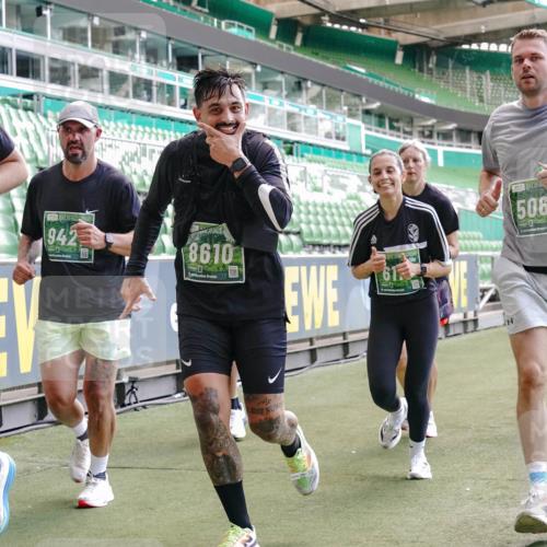13.09.2026 - 21. swb-Marathon Bremen Michael Burmester http://msf.ph/oto/10453463 13.09.2026 13:10:22 Laufen im Stadion 164, 373, 383, 391, 448, 532, 549, 563, 581, 625, 813, 869, 898, 984, 1072, 1150, 1180, 1738, 1855, 1867, 1880, 1894, 1967, 2202, 2208, 2232, 2243, 2268, 2284, 2330, 2333, 2339, 2342, 2429, 2432, 2441, 2443, 2471, 2525, 2530, 2531, 2553, 2573, 2589, 2594, 2654, 2682, 2714, 2717, 2784, 2785, 2819, 2836, 2920, 2931, 2932, 2941, 3026, 3032, 3063, 3086, 3089, 3122, 3174, 3207, 3208, 3291, 3316, 3327, 3333, 3370, 3398, 3409, 3410, 3437, 3470, 3549, 3707, 3769, 109 meine-sportfotos.de