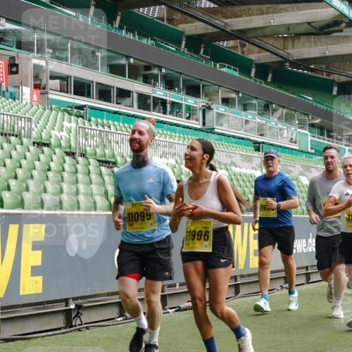 13.09.2026 - 21. swb-Marathon Bremen Michael Burmester http://msf.ph/oto/10453591 13.09.2026 10:32:05 Laufen im Stadion 10141, 10146, 10174, 10203, 10222, 10226, 10227, 10243, 10246, 10249, 10255, 10256, 10281, 10284, 10322, 10365, 10372, 10410, 10443, 10448, 10471, 10478, 10479, 10486, 10503, 10517, 10518, 10529, 10540, 10543, 10550, 10555, 10565, 10577, 10579, 10589, 10608, 10610, 10626, 10631, 10646, 10670, 10675, 10684, 10685, 10690, 10703, 10704, 10707, 10708, 10714, 10721, 10725, 10757, 10765, 10771, 10821, 10822, 10838, 10886, 11350, 11379 meine-sportfotos.de