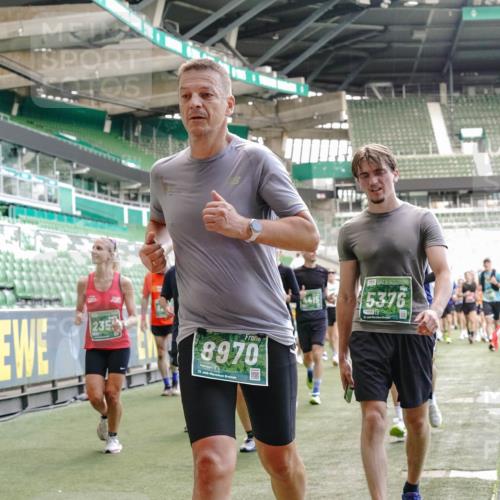 13.09.2026 - 21. swb-Marathon Bremen Michael Burmester http://msf.ph/oto/10453658 13.09.2026 13:10:25 Laufen im Stadion 164, 373, 383, 391, 448, 532, 549, 563, 581, 625, 813, 869, 898, 984, 1072, 1150, 1180, 1738, 1855, 1867, 1880, 1894, 1967, 2202, 2208, 2232, 2243, 2268, 2284, 2330, 2333, 2339, 2342, 2429, 2432, 2441, 2443, 2471, 2525, 2530, 2531, 2553, 2573, 2589, 2594, 2654, 2682, 2714, 2717, 2784, 2785, 2819, 2836, 2920, 2931, 2932, 2941, 3026, 3032, 3063, 3086, 3089, 3122, 3174, 3207, 3208, 3291, 3316, 3327, 3333, 3370, 3398, 3409, 3410, 3437, 3470, 3549, 3707, 3769, 109 meine-sportfotos.de