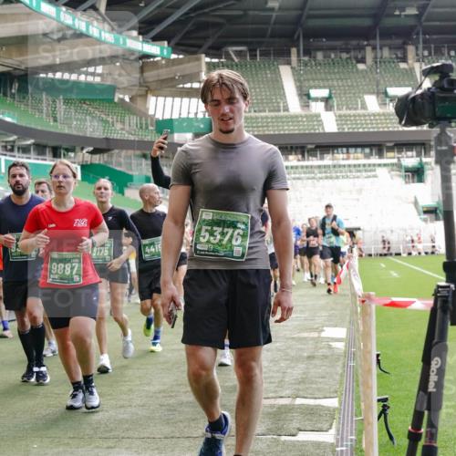 13.09.2026 - 21. swb-Marathon Bremen Michael Burmester http://msf.ph/oto/10453707 13.09.2026 13:10:26 Laufen im Stadion 164, 373, 383, 391, 448, 532, 549, 563, 581, 625, 813, 869, 898, 984, 1072, 1180, 1738, 1855, 1867, 1894, 1967, 2202, 2208, 2232, 2243, 2268, 2284, 2330, 2333, 2339, 2342, 2429, 2432, 2441, 2443, 2471, 2525, 2530, 2531, 2553, 2573, 2589, 2594, 2654, 2669, 2682, 2714, 2717, 2784, 2785, 2819, 2836, 2920, 2931, 2932, 2941, 3026, 3032, 3063, 3086, 3089, 3122, 3174, 3207, 3208, 3291, 3316, 3327, 3333, 3370, 3398, 3409, 3410, 3437, 3470, 3549, 3707, 3769, 109 meine-sportfotos.de