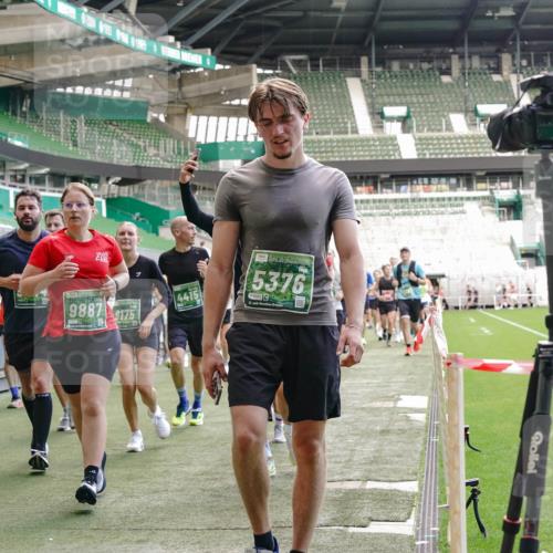 13.09.2026 - 21. swb-Marathon Bremen Michael Burmester http://msf.ph/oto/10453721 13.09.2026 13:10:26 Laufen im Stadion 164, 373, 383, 391, 448, 532, 549, 563, 581, 625, 813, 869, 898, 984, 1072, 1180, 1738, 1855, 1867, 1894, 1967, 2202, 2208, 2232, 2243, 2268, 2284, 2330, 2333, 2339, 2342, 2429, 2432, 2441, 2443, 2471, 2525, 2530, 2531, 2553, 2573, 2589, 2594, 2654, 2669, 2682, 2714, 2717, 2784, 2785, 2819, 2836, 2920, 2931, 2932, 2941, 3026, 3032, 3063, 3086, 3089, 3122, 3174, 3207, 3208, 3291, 3316, 3327, 3333, 3370, 3398, 3409, 3410, 3437, 3470, 3549, 3707, 3769, 109 meine-sportfotos.de
