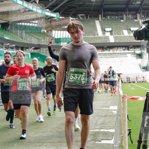 13.09.2026 - 21. swb-Marathon Bremen Michael Burmester http://msf.ph/oto/10453739 13.09.2026 13:10:26 Laufen im Stadion 164, 373, 383, 391, 448, 532, 549, 563, 581, 625, 813, 869, 898, 984, 1072, 1180, 1738, 1855, 1867, 1894, 1967, 2202, 2208, 2232, 2243, 2268, 2284, 2330, 2333, 2339, 2342, 2429, 2432, 2441, 2443, 2471, 2525, 2530, 2531, 2553, 2573, 2589, 2594, 2654, 2669, 2682, 2714, 2717, 2784, 2785, 2819, 2836, 2920, 2931, 2932, 2941, 3026, 3032, 3063, 3086, 3089, 3122, 3174, 3207, 3208, 3291, 3316, 3327, 3333, 3370, 3398, 3409, 3410, 3437, 3470, 3549, 3707, 3769, 109 meine-sportfotos.de