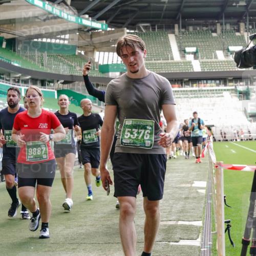 13.09.2026 - 21. swb-Marathon Bremen Michael Burmester http://msf.ph/oto/10453755 13.09.2026 13:10:26 Laufen im Stadion 164, 373, 383, 391, 448, 532, 549, 563, 581, 625, 813, 869, 898, 984, 1072, 1180, 1738, 1855, 1867, 1894, 1967, 2202, 2208, 2232, 2243, 2268, 2284, 2330, 2333, 2339, 2342, 2429, 2432, 2441, 2443, 2471, 2525, 2530, 2531, 2553, 2573, 2589, 2594, 2654, 2669, 2682, 2714, 2717, 2784, 2785, 2819, 2836, 2920, 2931, 2932, 2941, 3026, 3032, 3063, 3086, 3089, 3122, 3174, 3207, 3208, 3291, 3316, 3327, 3333, 3370, 3398, 3409, 3410, 3437, 3470, 3549, 3707, 3769, 109 meine-sportfotos.de