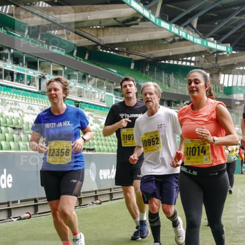 13.09.2026 - 21. swb-Marathon Bremen Michael Burmester http://msf.ph/oto/10453941 13.09.2026 10:32:11 Laufen im Stadion 10067, 10141, 10146, 10203, 10222, 10226, 10227, 10243, 10246, 10249, 10255, 10256, 10284, 10300, 10322, 10365, 10372, 10379, 10410, 10443, 10448, 10471, 10478, 10479, 10486, 10503, 10517, 10518, 10529, 10540, 10543, 10550, 10555, 10565, 10577, 10579, 10589, 10608, 10610, 10626, 10631, 10646, 10670, 10675, 10684, 10685, 10690, 10703, 10704, 10707, 10708, 10721, 10725, 10757, 10771, 10821, 10822, 10838, 11350, 11379 meine-sportfotos.de