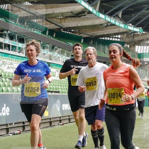 13.09.2026 - 21. swb-Marathon Bremen Michael Burmester http://msf.ph/oto/10453956 13.09.2026 10:32:11 Laufen im Stadion 10067, 10141, 10146, 10203, 10222, 10226, 10227, 10243, 10246, 10249, 10255, 10256, 10284, 10300, 10322, 10365, 10372, 10379, 10410, 10443, 10448, 10471, 10478, 10479, 10486, 10503, 10517, 10518, 10529, 10540, 10543, 10550, 10555, 10565, 10577, 10579, 10589, 10608, 10610, 10626, 10631, 10646, 10670, 10675, 10684, 10685, 10690, 10703, 10704, 10707, 10708, 10721, 10725, 10757, 10771, 10821, 10822, 10838, 11350, 11379 meine-sportfotos.de