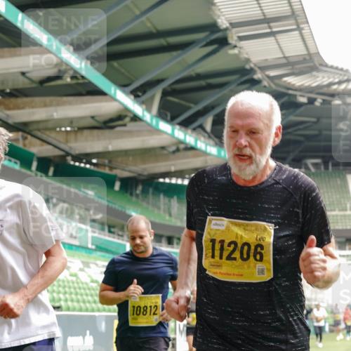 13.09.2026 - 21. swb-Marathon Bremen Michael Burmester http://msf.ph/oto/10454005 13.09.2026 10:32:13 Laufen im Stadion 10067, 10141, 10146, 10203, 10222, 10226, 10227, 10243, 10246, 10249, 10255, 10256, 10284, 10300, 10322, 10365, 10372, 10379, 10410, 10443, 10448, 10471, 10478, 10479, 10486, 10503, 10517, 10518, 10529, 10540, 10543, 10550, 10555, 10565, 10577, 10579, 10589, 10608, 10610, 10626, 10631, 10646, 10670, 10675, 10684, 10685, 10690, 10703, 10704, 10707, 10708, 10721, 10725, 10757, 10771, 10821, 10822, 10838, 11350, 11379 meine-sportfotos.de