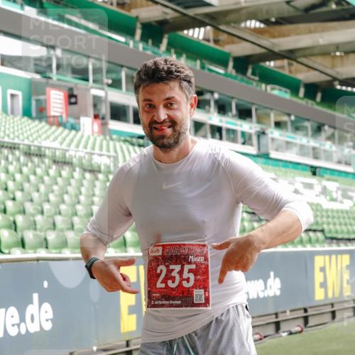 13.09.2026 - 21. swb-Marathon Bremen Michael Burmester http://msf.ph/oto/10454105 13.09.2026 12:51:54 Laufen im Stadion 107, 235, 335, 683, 734, 771, 792, 863, 1033, 1043, 1125, 1146, 1162, 1232, 1252, 1455, 1492, 1510, 1613, 1646, 1955, 1970, 1998, 2007, 2008, 2043, 2203, 2295, 2442, 2444, 2447, 2480, 2498, 2759, 2767, 2847, 3085, 3149, 3336, 3440, 3448, 3484, 3566, 3703, 3808, 3830, 3899, 3959, 3988, 4023, 4165, 4283, 4368, 4429, 4473, 4475, 4559, 4571, 4573, 4582, 4727, 4781, 4782, 4888, 4895, 5066, 5079, 5152, 5155, 5168, 5379, 5521, 5532, 5627, 5696, 6274, 6471, 8033, 8798 meine-sportfotos.de